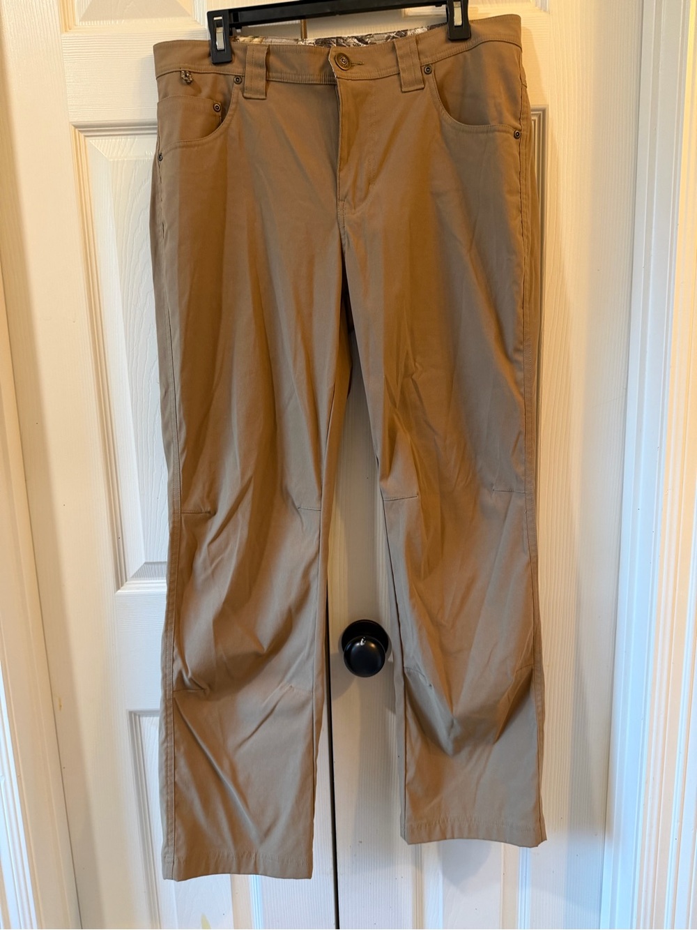 Columbia Men's Lightweight Chinos in Khaki - Straight Fit size 34/30